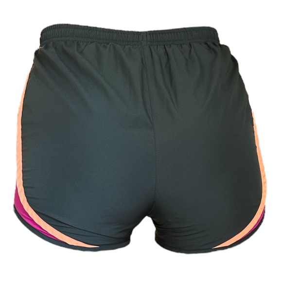 Woman’s Nike Tempo Dry Core 3” Running Shorts - Picture 2 of 4